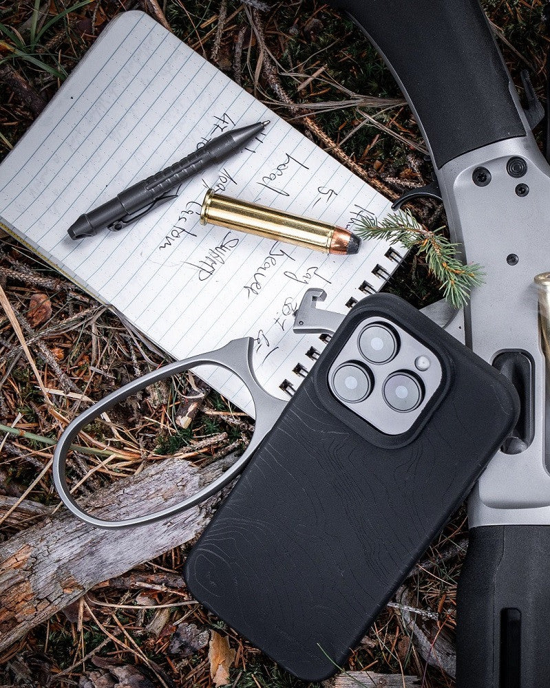 Apple iPhone 17 Pro, Szilikon tok, mikrofiber plüss belső, Magsafe kompatibilis, térkép minta, Tactical MagForce Beaver, sötétszürke - iPhone 17 Pro tok a Domshop kínálatából