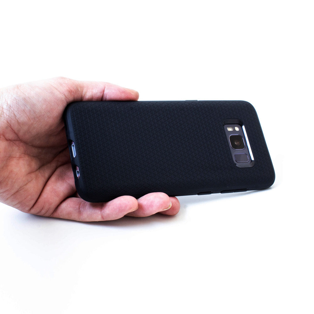 Apple iPhone 12 / 12 Pro, Szilikon tok, Spigen Liquid Air, háromszög minta, fekete – iPhone 12/12 Pro tok a Spigen kínálatából | Domshop