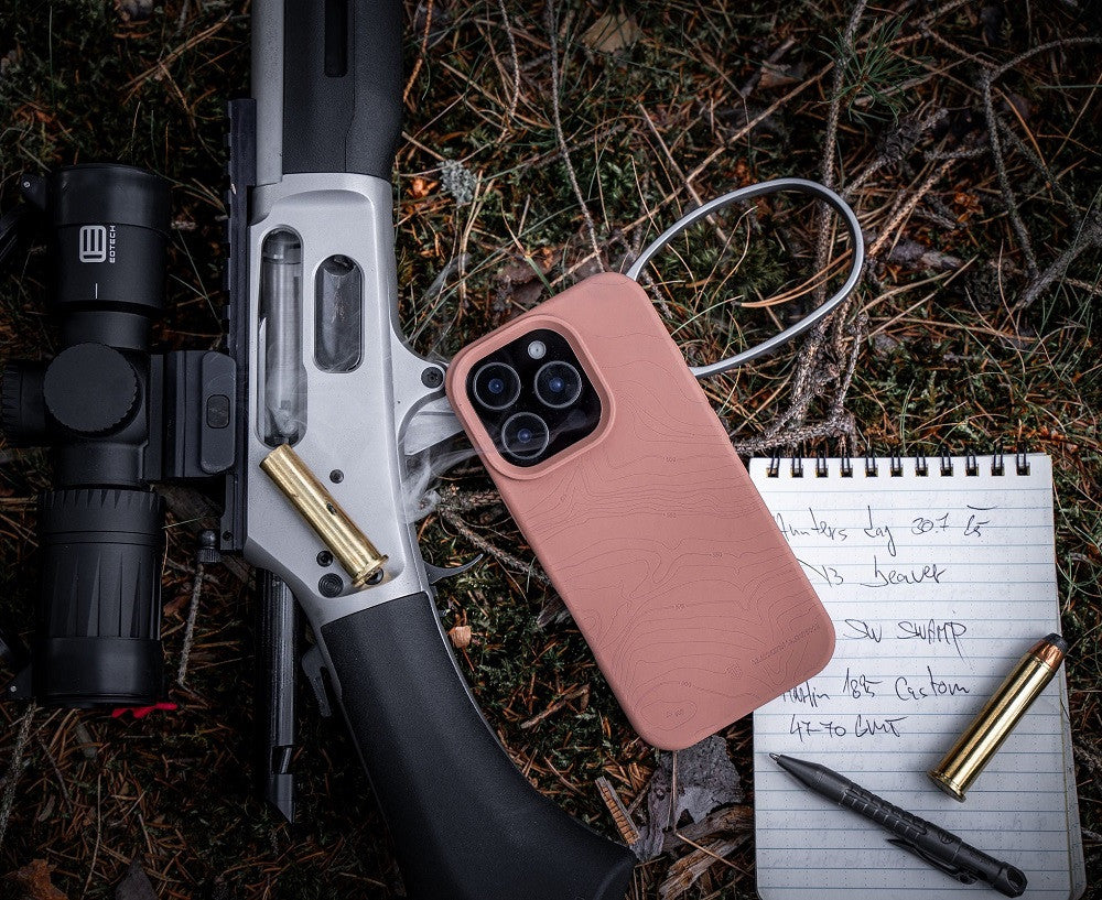 Apple iPhone 17 Pro Max, Szilikon tok, mikrofiber plüss belső, Magsafe kompatibilis, térkép minta, Tactical MagForce Beaver, barna