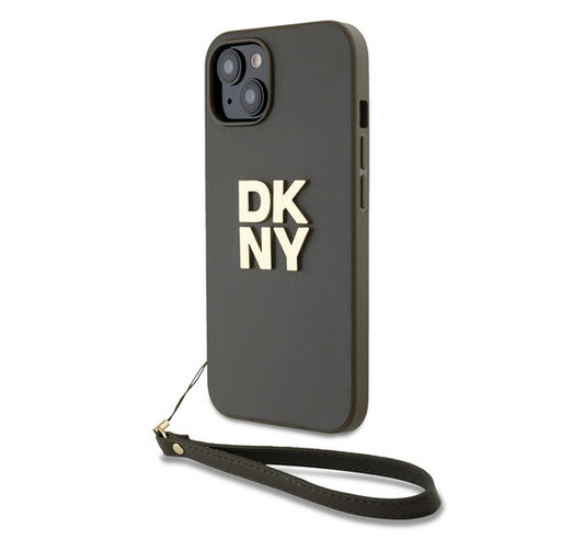 DKNY PU Leather Stack Logo Apple iPhone 15 hátlap tok csuklópánttal, barna – iPhone 15 tok a DKNY kínálatából | Domshop