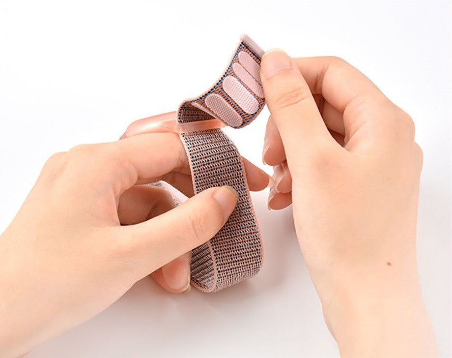 Apple AirTag szilikon tok + textíl pótszíj, nylon, állítható, csuklóra rögzíthető, TP Nylon, rózsaszín – AirTag kiegészítők a Tech Protect kínálatából | Domshop
